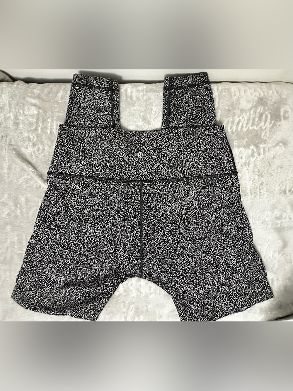lululemon Wunder Under HR Tight 26" Crackle Jacquard Black White Print - Size 8